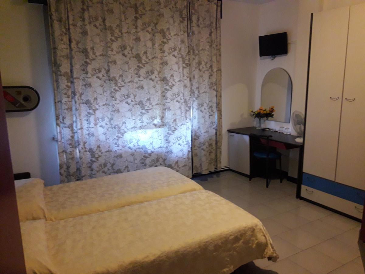 Albergo Piccadilly Medolago エクステリア 写真